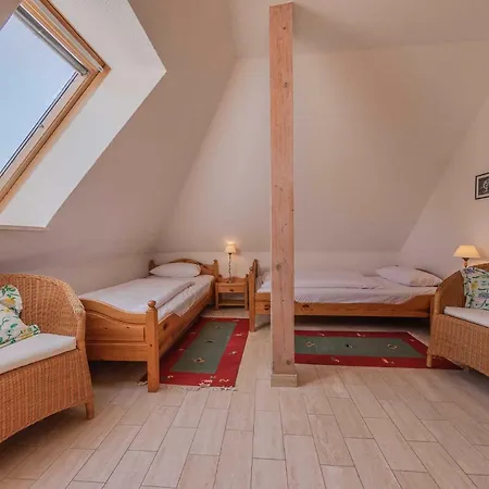 Adlerhorst Im Gutshaus 셈브진